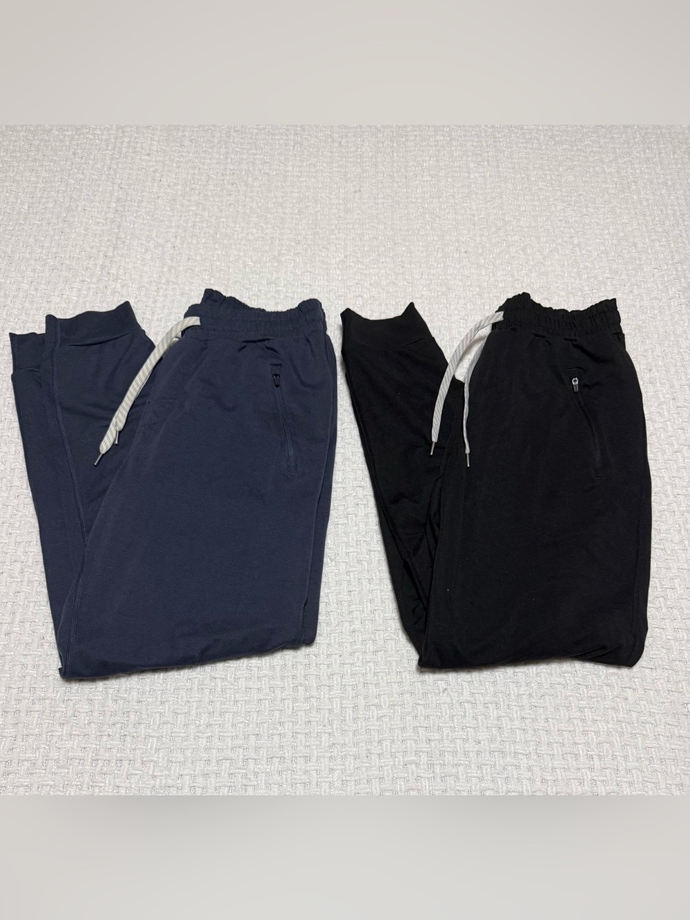 Vuori Ponto Performance Joggers, heather black and blue, men’s small.